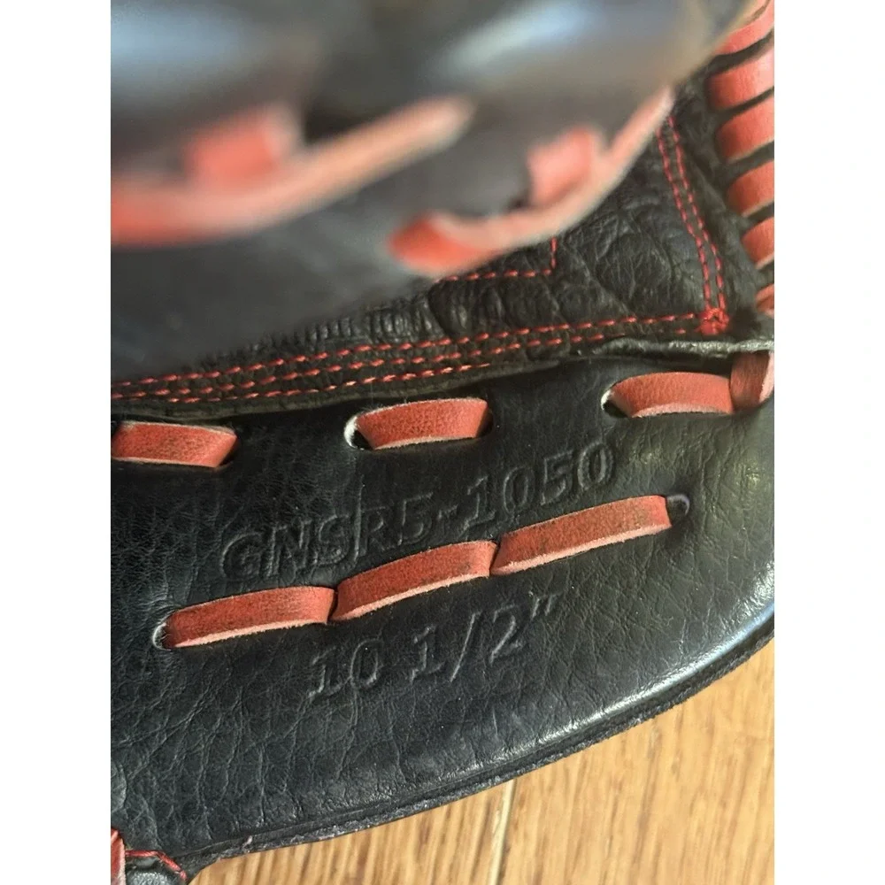 Red Louisville Slugger Series GNSR5-1050 Little League Baseball Glove Left Hand